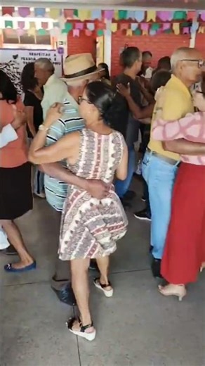 Today there was a senior citizens' forró dance party and we went.