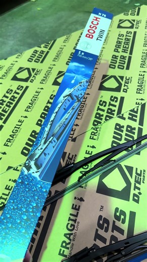 28” Wiper with water nozzle — Bosch or dtec-parts? Both ready, up to you to choose! 👇 Smooth wipe, clean screen, better visibility in Malaysia rain. 🌧️🚛 Which one do you prefer? #TruckMalaysia #WorkshopMalaysia #CommercialVehicle #OEMParts #dtecparts