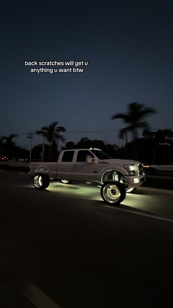 jake (@jakefrmfl)’s video of Back Scratching