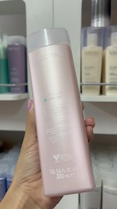 Post Color Shampoo le brinda protección al cabello teñido, ayudando a prevenir la pérdida prematura del color. Precio: 300ML Lps. 394.00 1 Litro Lps. 802.00 | Tec Italy