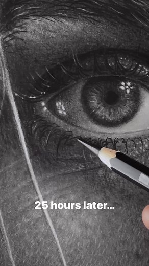 Do you want to learn hyperrealism? Tomorrow 🚨 I am launching a course where I will show you how to draw this drawing, start to finish, broken down into manageable steps. Once you enrol on the course you will have LIFETIME access so you can work through at your own pace, in your own time! I can’t wait to see you there 😃 go to ‘online courses’ in my bio to be notified when the course goes live.•For more follow @eteportraits •#learndrawing #howtodraw #learntodraw #drawingschool #artschool #pencil