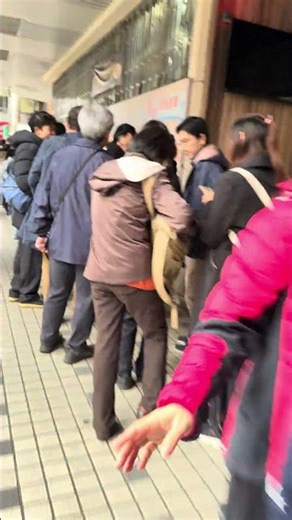 Why is everyone queuing here in Taiwan? #Taipei #TaiwanFood #StreetFood #BreakfastCulture