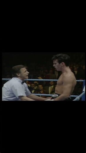 Chris Eubank stretches Gary Stretch with a big right #boxing #knockout #chriseubank #britishboxing