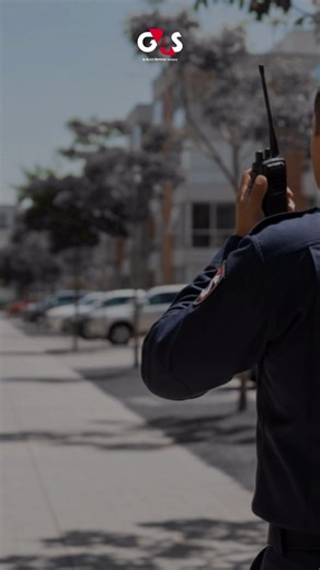 👮‍♂️ En G4S, ser oficial de seguridad es más que portar un uniforme: es formación constante, disciplina y la misión de proteger lo que más valor tienen nuestros clientes. Aunque muchas veces su labor pase desapercibida, su presencia disuade riesgos, mantiene la calma y garantiza que empresas, hogares y personas vivan con tranquilidad. 👉 Reconocemos a cada uno de nuestros oficiales, porque su compromiso hace posible la seguridad que nos define. #G4SColombia #GuardasDeSeguridad #CompromisoQuePro