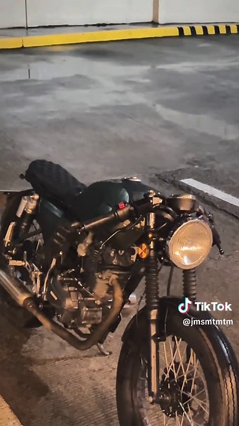 Exploring the World of Cafe Racers and Tire Huggers