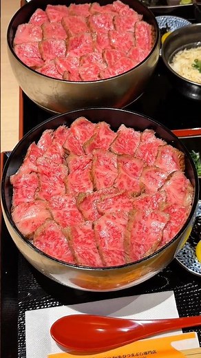 飛騨牛たっぷり盛り付けたレア肉ひつまぶし🥩【愛知 もうもう亭】