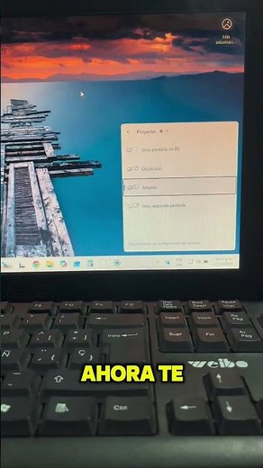 Extend or mirror your screen in Windows 11😳😱 #windows11 #mirroringscreen #windowsscreen #pc