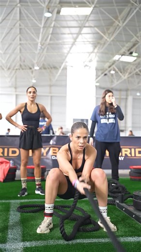 Débora Gonçalves | Automóveis on Instagram: "Ontem estive presente no Hybrid day em Aveiro em duplas femininas com a @gissell.andrade Terminamos a prova em 1:12:35, mas mais do que o tempo é a superação pessoal, o espírito de equipa e o ambiente em nosso redor 💪🏼🚀 Obrigada pelo desafio, amiga 🥰 #hybridday #hyrox"