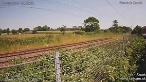 2.3K views · 141 reactions | DB Cargo UK 66182 class 66 with 60103 ‘Flying Scotsman’ passing Newark this afternoon  #flyingscotsman Tim Dunn | Railcam | Facebook