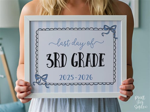 Coquette Last Day Of Third Grade Sign PRINTABLE, 3rd Grade End Of School Year Photo Prop, Instant Download Bow Blue Stripes 2026