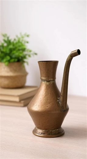 Vintage copper oil cruet with rustic patina. A beautiful old kitchen piece that works as décor or a unique collectible for farmhouse or cottage-style homes. therusticivy.com #vintagefind #vintagehome #rustickitchen #vintagedecor #farmhousedecor