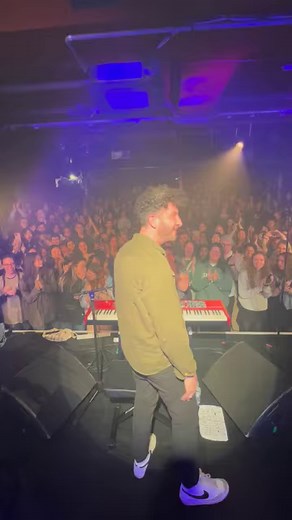 Longest applause ever 😂 Thank you Paris that was a total dream, I will remember that show for a loooong time. Cya on October 6th when I come back to play Super Sonic Records, the ticket link is in comments. 🇫🇷♥️ Amsterdam you’re next tonight! 🙌 | Billy Lockett