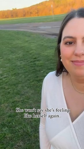 Katherine Cimorelli on Instagram: "Now that I’ve gone through postpartum twice, I’ve started to notice the signs of feeling like me again: trying out a new recipe, baking cookies for holidays or events, reading books just for the joy of it. Buying fresh flowers to brighten up the kitchen. It’s the little things that mean the most. Myself Again is out 5/30 🙌🌷"