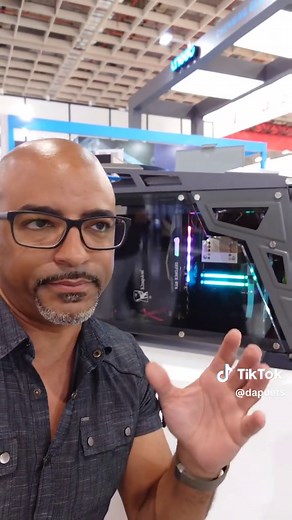 Uneec Submerged PC: Cool Your PC Components with Liquid