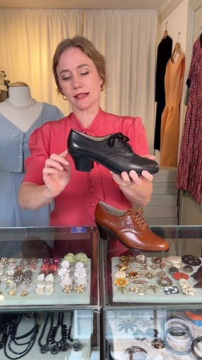 A small quick presentation of the early 1930s style Oxford shoes, Juliette, in the two available colours. 🎥 @august_emery #memery #memeryshoes #1930sshoes | memery
