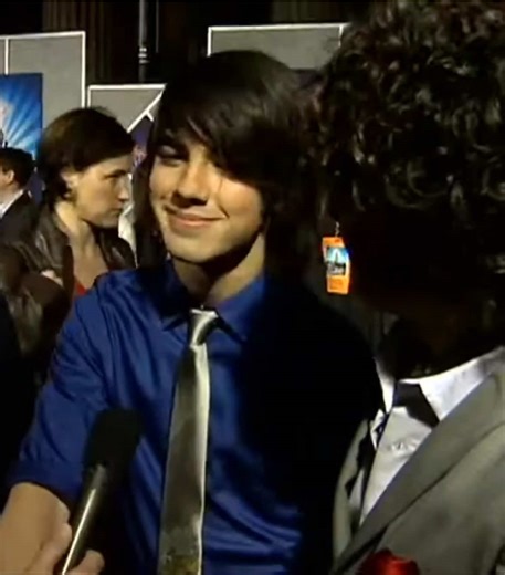 Jonas Brothers on the red carpet of the Hannah Montana 3D Movie Premier in February 2008 #JoeJonas #NickJonas #KevinJonas #JonasBrothers #FYP @joejonas @Nick Jonas @Kevin Jonas @Jonas Brothers