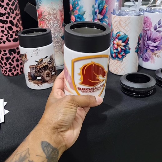 375ml Can Cooler for the Broncos Fans 🐎💪🔥 This can fit your standard 375ml cans 😁 promising colder beverages for longer 🤞 This item is availabe on my website for custom design requests 😄 webite link is in the bio 👋 I don’t own copyrights to this song | August Lily