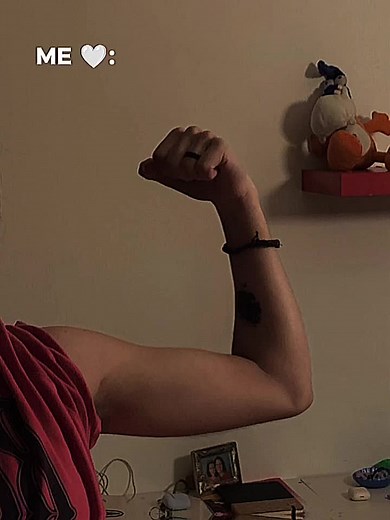 #CapCut #flexingmuscle #mevsmybf #capcuttemplate #templateforyou #jj_family #foryoupage #fyp