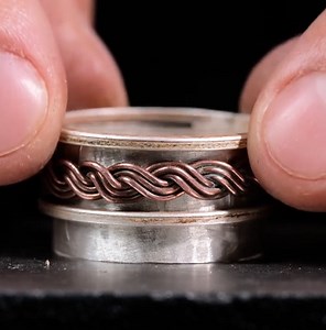 225K views · 343 reactions | A toe ring with rotating center; an amazing jewelry idea! | 5-Minute Crafts Family | Facebook