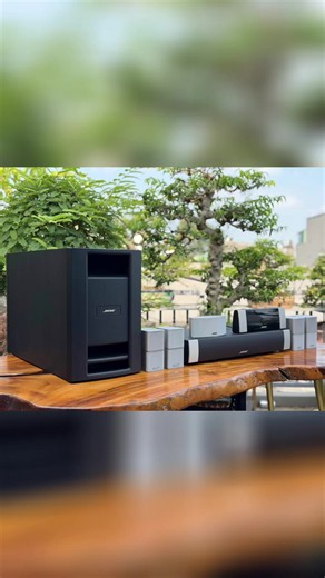 Combo Bose lifestyle V30 bộ dàn 5.1 đẳng cấp Cấu hình: Hệ thống 5.1 gồm 4 loa vệ tinh Jewel Cube 1 loa center subwoofer Acoustimass Bộ xử lý trung tâm đầy đủ cổng HDMI, optical, analog Âm thanh sống động, bass sâu, trung âm rõ, xem phim – nghe nhạc cực hay Remote, dây kết nối, phụ kiện đầy đủ Thiết kế sang trọng .Hệ thống tự cân chỉnh âm độc quyền Bose. Sử dụng đơn giản, dễ setup #bose #audio #xuhuong #amthanhbai
