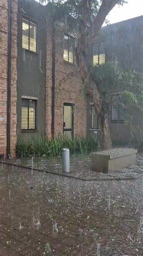 Liza sent us this video of the hailstorm in Centurion this afternoon (9 January 2026). Whatsapp photos/videos to 081 251 8029 See https://snowreport.co.za for weather forecasts. | Snow Report SA