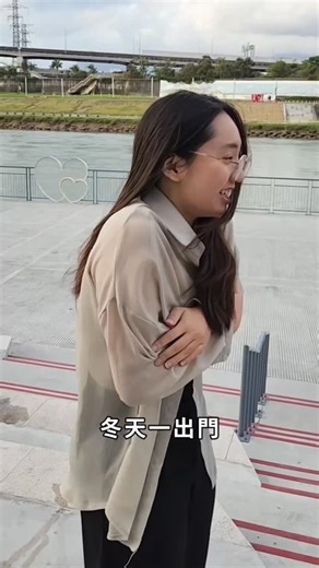 簡青生活 on Instagram: "GP-FH001 #GP雙胞胎 #磁吸式電子暖暖包 ．可一分為二，分享溫暖 ．三段溫控，隨心調節溫度 ．快速升溫效率高，即刻暖身 ．防誤觸按鍵鎖，很安心 ．舒壓按鍵設計，輕鬆紓緩 #冬天手麻救星 #暖暖包 #暖手寶 @gplus.tw"