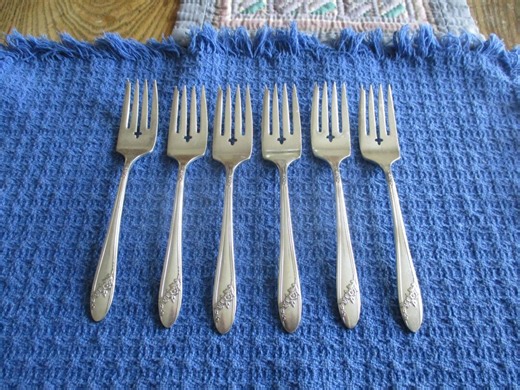 Queen Bess Dessert or Salad Forks, Set of Six, Tudor Plate Oneida Community - Etsy