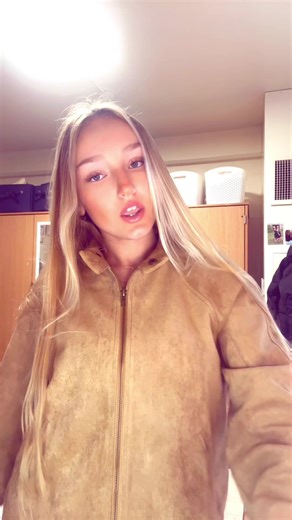 lillian clock (@.ontheclock)’s videos with som original - maxwellsinclair