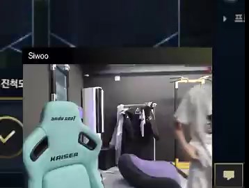 시: 안녕하세요 아 근데 겜중이라루: 겜중이면 ?보내시: 게임 끝날 때 보내야돼루: 근데 왜 제우스형이 제일 좋아? 제우스형이 제일 좋아?시: 아니 난 용혁이형이 제일 좋은데 그다음은 제우스.. 우스형이지루: 너 좋아하는 선수한테 보내? 여러분 안녕하세요~ 시: 아이 허수형이 2등이죠 아니 3등