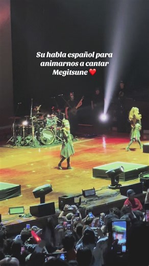Su speaking Spanish and Megitsune performance - Babymetal Concert Highlights