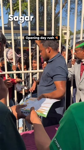 Jainsahab Vlogs on Instagram: "Martino’z pizza Opening in sagar 😍 #sagar #mp #free #offerday #rush #pizza"