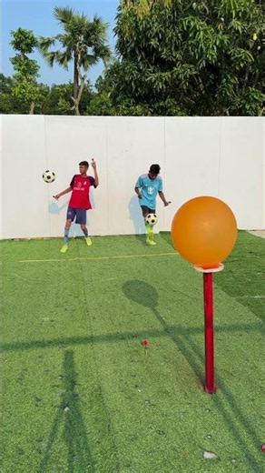 Football Juggling Meets Ballon Poping !