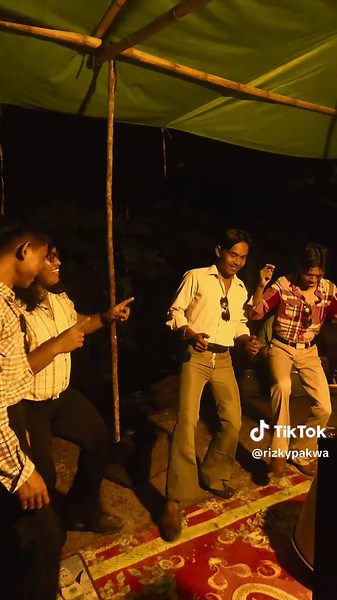 Vintage 80s Fashion: Outfit Ideas and Style Inspiration