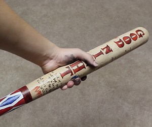 Harley Quinn's Bat (Suicide Squad) - How to DIY