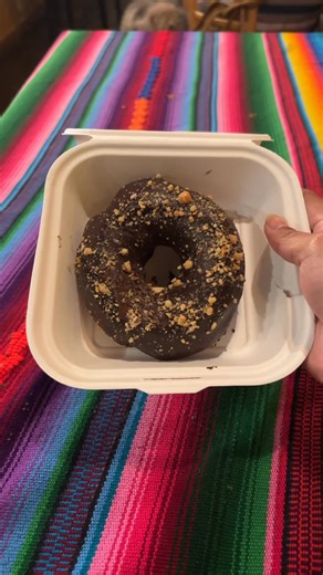 🍩 DO-nut miss out on our donuts! 🍩 We make fresh donuts right here in our shop, just for you! Pair your favorite donut with a cozy hot chocolate or a fresh cup of coffee (we roast our beans too!) for the perfect treat. ☕️ We’ve got glazed, sprinkles, peanuts, and more! 🥜 Looking for a vegetarian option? Try our sweet and warm plantains stuffed with black beans with sugar, and cinnamon. (Just ask for no cream!) 🤩 - 🍩 ¡No te pierdas nuestros donuts! 🍩 Hacemos donuts frescos aquí mismo en nue
