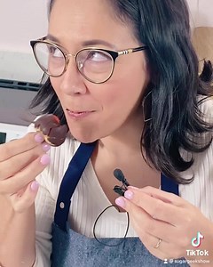 I can’t believe how many people are learning to temper chocolate right now! It’s so cool to see that more and more people are interested in pastry techniques 🥰 tempering chocolate video: https://sugargeekshow.com/recipe/breakable-chocolate-heart-tutorial/ | Sugar Geek Show