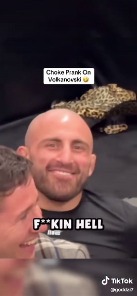 Choke Prank On Volkanovski: Hilarious Weekend Fun