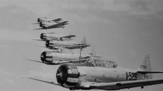 1943年左右-中国飞行员在亚利桑那州美国陆军航空队进行AT-6B教练机和P-40C战斗机进行对空和对地射击训练