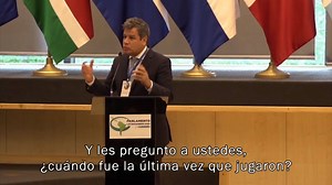 Jugar no es solo cosa de chicos. Jugar nos hace, a todos, estar mejor adaptados, tener más flexibilidad cognitiva y menos estrés. ¡No se olviden de jugar! ¡Buen domingo para todos! | Facundo Manes