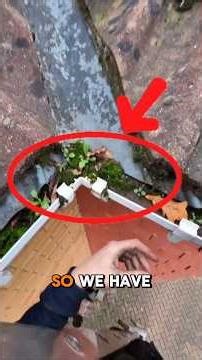 This Gutter Corner Was So Blocked… It Started Leaking Everywhere 😳💦