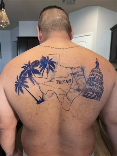 Start of a back piece can’t wait to finish it up!!! Dm me to book your next tattoo🔥🔥#jaypereztattoo #shouldertoshoulder #mobiletattooartist #lineworktattoo #fyp