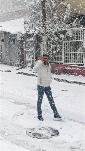 Sırdaşseyrekbasan (@sirdas_seyrekbasa) adlı kullanıcının orijinal ses - user89353865649 ile oluşturduğu videoları