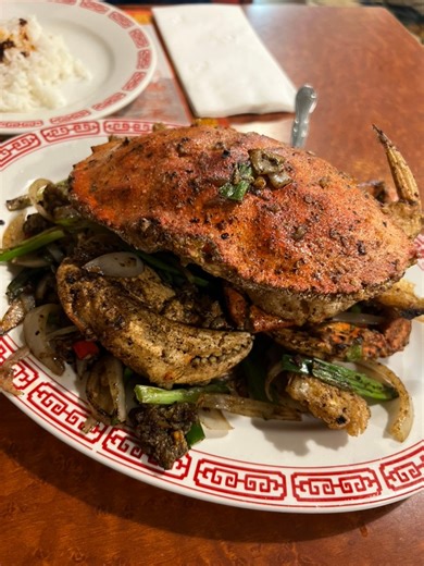 best salt n pepper crab in the game! 🧂 🌶️ 🦀 deep fried walleye in hot meat sauce also 🔥 #foodie #crab #foodreview #minneapolis #seafood #walleye #dinkytown Shuang Cheng | kamueat