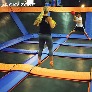 Up in the air, jumping like you just don't care! ;) Open Jump and Dodgeball, everyday @ Sky Zone Kitchener! We're telling ya, bouncing on those trampolines is nothing but liberating! 💁‍♀️ #Happy #Entertainment #ActivityZone #FunTime #TrampolinePark #ActivityPark #Jump #WeLoveSkyZoneKitchener #SkyZone #SkyZoneKitchener #Christmas #December #Holidays #GiftCard #Gift #Presents #ChristmasPresent #Santa | SkyZone Kitchener