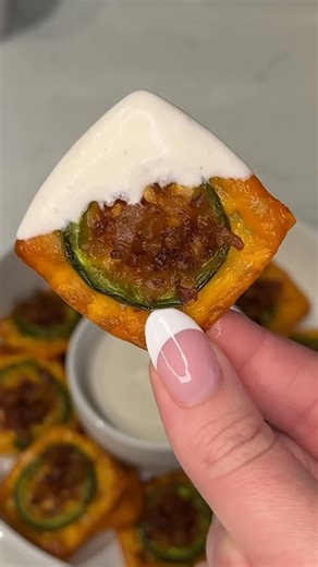 Ashley Markle on Instagram: "these jalapeño bacon cheese crisps are about to be your new favorite snackie 🧀🥓 Ingredients: 4 slices sharp cheddar cheese 2 jalapeños (sliced) bacon bits @hidden.valley original ranch dressing Instructions: Quarter cheese slices and place on a parchment-lined baking sheet. Top with jalapeño slice and a pinch of bacon bits. Bake at 275° for 25 minutes and serve with ranch dressing. Enjoy! 😋"