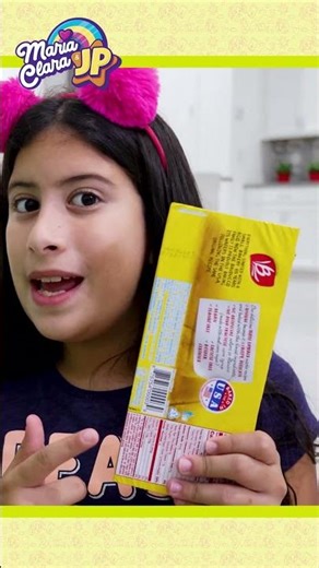 Maria Clara and JP feed their alien friend!