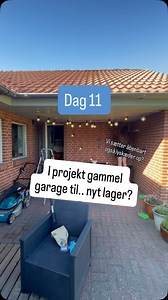 Dag 11 i projekt: Gammel, dum, tosset garage til nyt lager. Og som man kan se, så går det bare derudaf. Vi har valgt at gå med den her klinkbeklædning fordi det har vi allerede ovre på det eksisterende værksted. Synes vi det gav sådan en god sammenhæng. På et eller andet tidspunkt så skal det males det og så det skal alt udhænget og så’n noget også. Men nu må vi lige se, hvornår det bliver. Jeg ved, jeg ved ikke, hvordan det skete, men på en eller anden måde, så endte vi her. Som var med at sætt