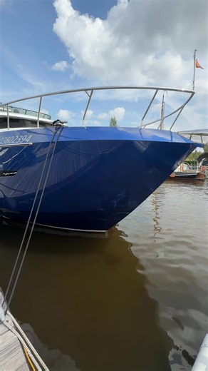 Here’s a first look at the Van der Heijden Phantom 70, a powerful, fast-cruising motor yacht with serious offshore credentials. Built in 2021, she’s constructed entirely in aluminium, including the hull and superstructure, and features a sleek planing hull designed for performance. Powered by twin 771hp Iveco diesels, she cruises comfortably at 18 knots and can reach a top speed of 26 knots.With a CE Category A rating, she’s built for extended offshore passages in tough conditions. That makes he