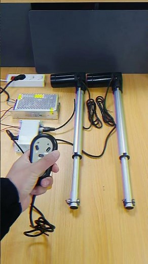 Synchronously control two Linear Actuators#Shorts #Technology #Linear Actuator #Remote Control