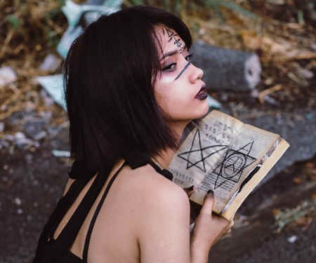 What’s The Difference Between White and Black Magic? How To Tell Them Apart | SpiritualGreatness.com